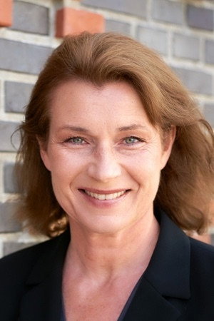 Cover image for Julia Heinemann
