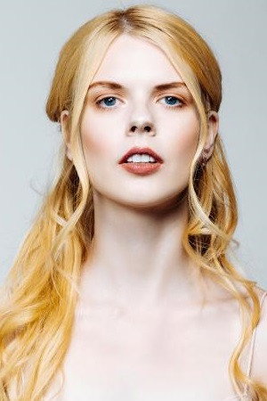 Cover image for Ayvianna Snow