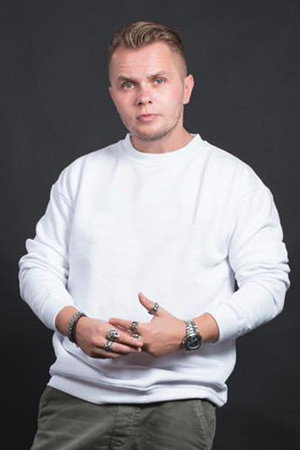 Cover image for Codin Maticiuc