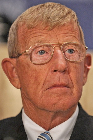 Cover image for Lou Holtz