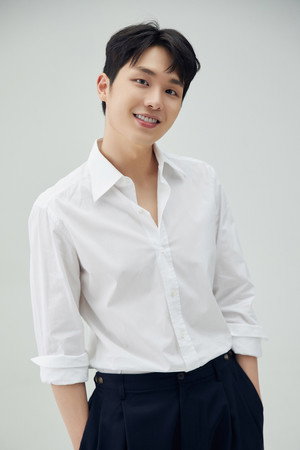 Cover image for Bae Hyeon-jun