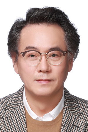Cover image for Lee Byung-joon