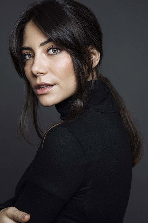 Cover image for Carolina Carvalho