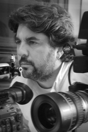 Cover image for Eduardo Flores Torres