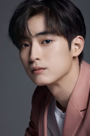Cover image for Shin Jun-seop