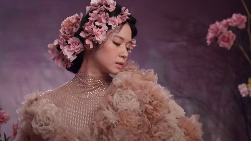 Backdrop for Отель разбитых сердце