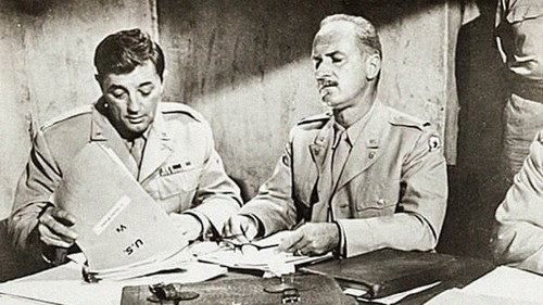 Backdrop for Человек посередине
