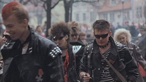 Backdrop for Легко ли быть молодым?