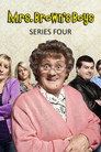 Poster for season 4 of Семейка миссис Браун